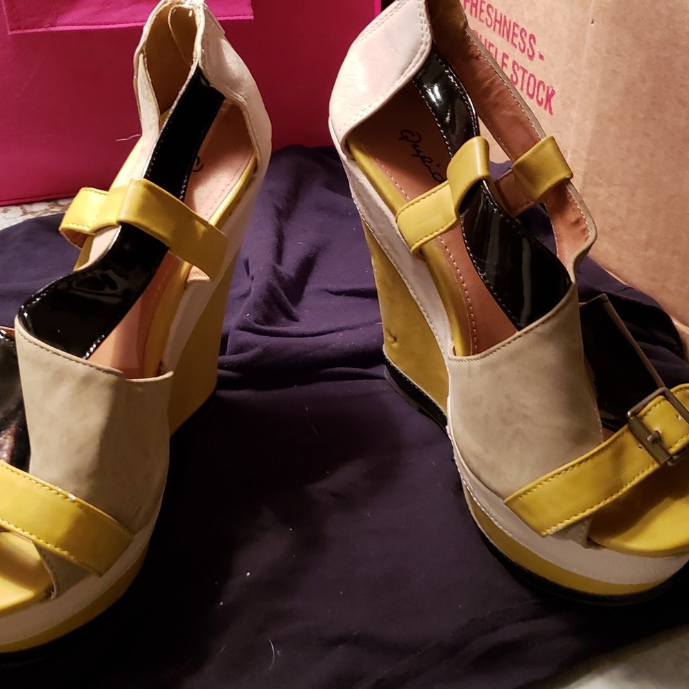 Yellow Black White Wedges